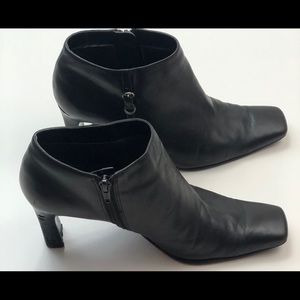 Bandolino Black ankle bootie 8.5